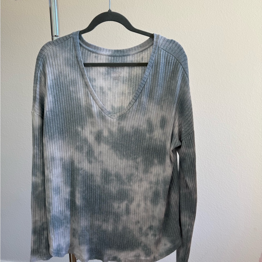 Tie-Dye V-Neck Long Sleeve Top